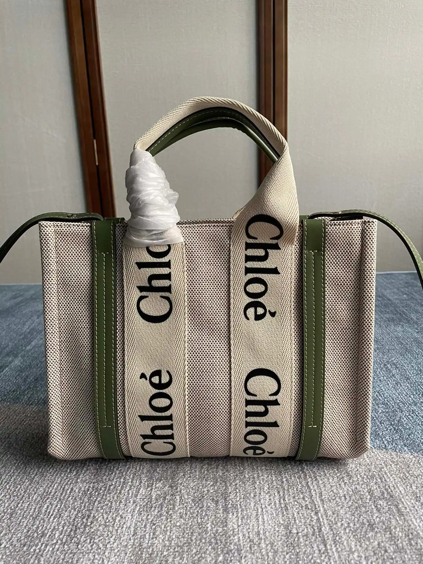 TO CHLOÉ SMALL WOODY TOTE BAG WITH STRAP 0123