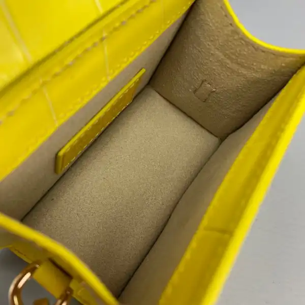 TO JACQUEMUS Le Chiquito Mini Bag 0125