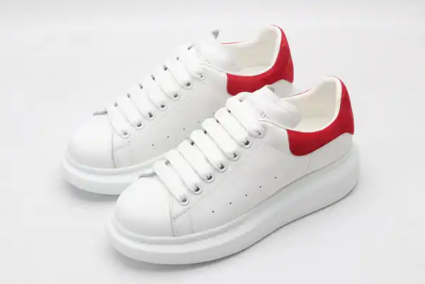 TO ALEXANDER MCQUEEN Oversized Sneaker 0129