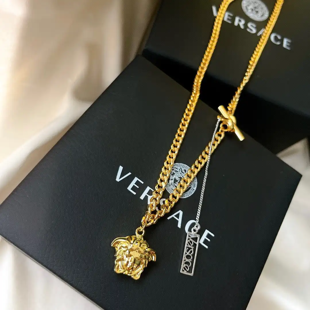 TO VERSACE NECKLACE 0129