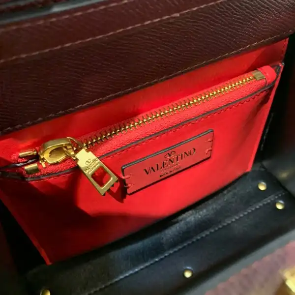 TO VALENTINO SMALL VSLING GRAINY CALFSKIN HANDBAG 0127