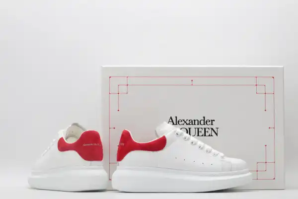 TO ALEXANDER MCQUEEN Oversized Sneaker 0129