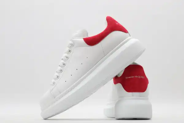 TO ALEXANDER MCQUEEN Oversized Sneaker 0129