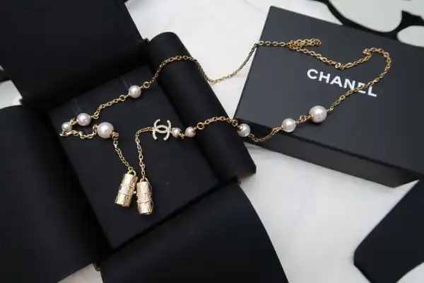 TO CL AIRPODS NECKLACE 0124