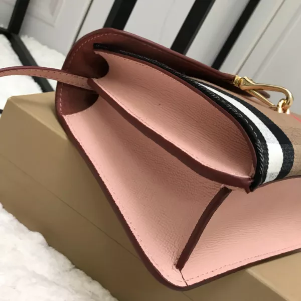 TO Burberry Crossbody Bag 0120