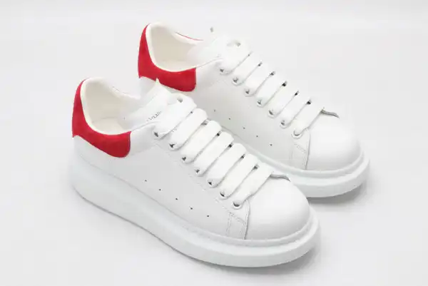 TO ALEXANDER MCQUEEN Oversized Sneaker 0129