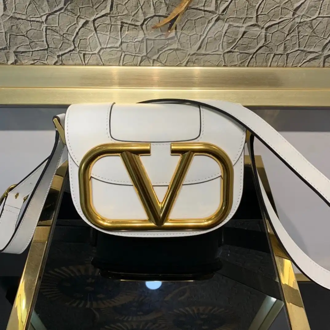 TO VALENTINO SMALL SUPERVEE CALFSKIN CROSSBODY BAG 0127