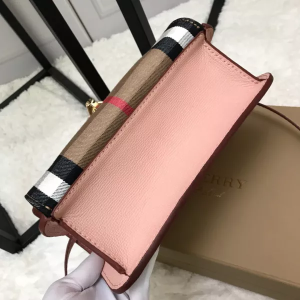 TO Burberry Crossbody Bag 0120