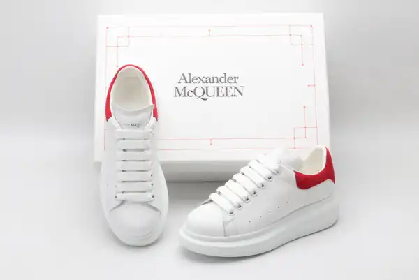 TO ALEXANDER MCQUEEN Oversized Sneaker 0129