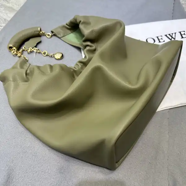 TO Lowee Small Squeeze bag in nappa lambskin-24*29*10.5cm 0130