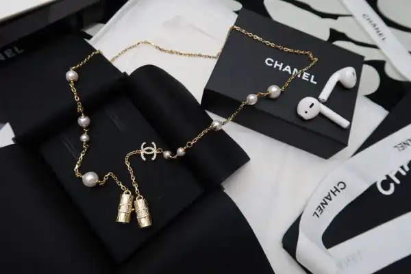 TO CL AIRPODS NECKLACE 0124