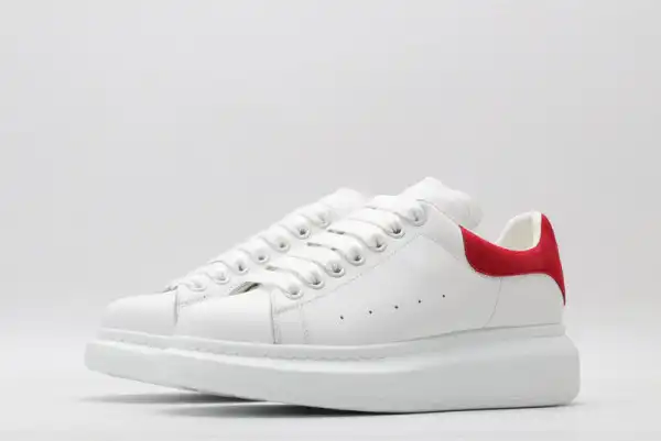 TO ALEXANDER MCQUEEN Oversized Sneaker 0129