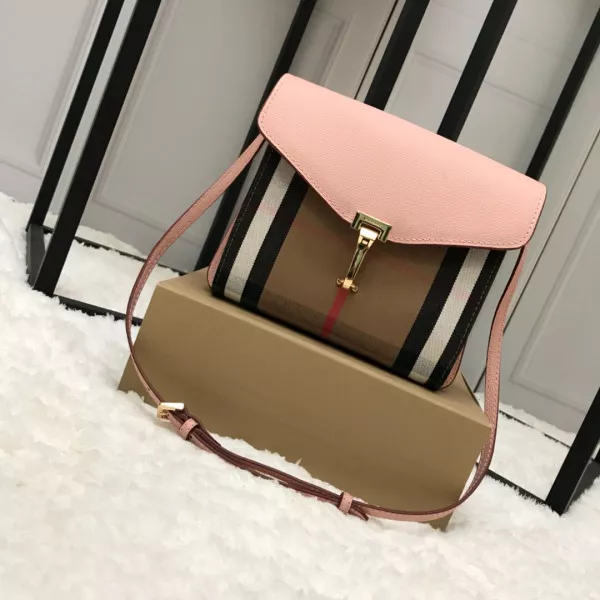 TO Burberry Crossbody Bag 0120