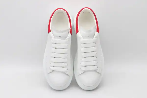 TO ALEXANDER MCQUEEN Oversized Sneaker 0129