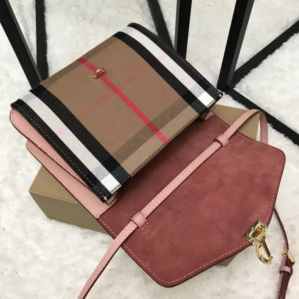 TO Burberry Crossbody Bag 0120