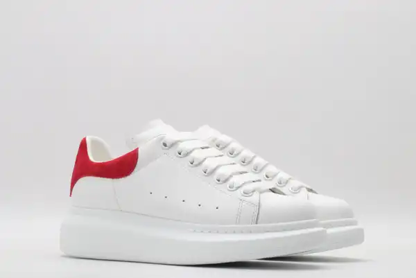 TO ALEXANDER MCQUEEN Oversized Sneaker 0129