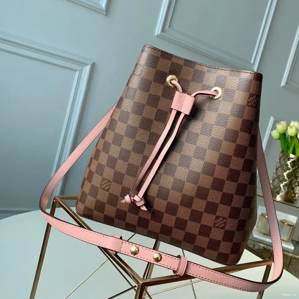 TO VUITTON NÉONOÉ LOUIS 0220