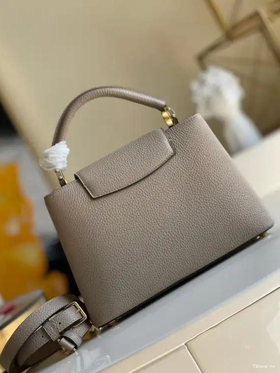 TO CAPUCINES LOUIS VUITTON BB 0223