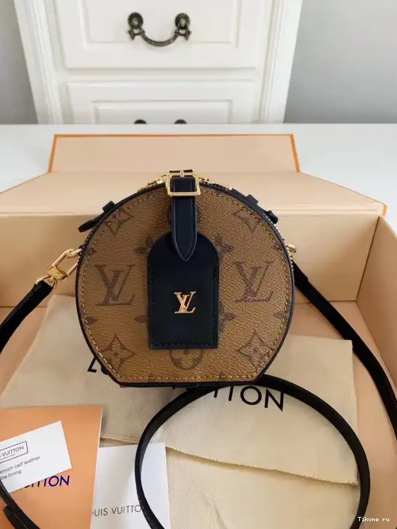 TO VUITTON BOITE LOUIS CHAPEAU MINI 0211