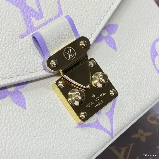 TO LOUIS WEST POCHETTE VUITTON EAST METIS 0222