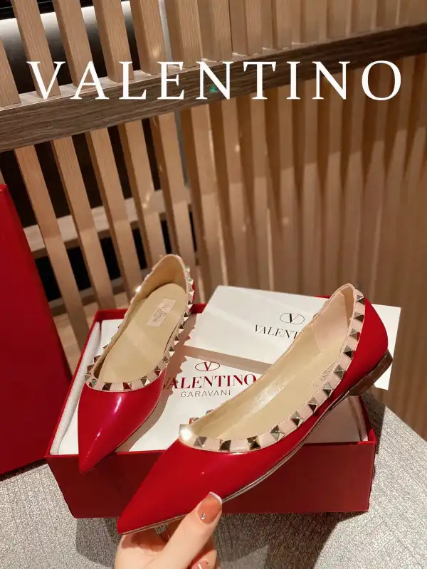 TO VALENTINO ROCKSTUD FLAT 0204