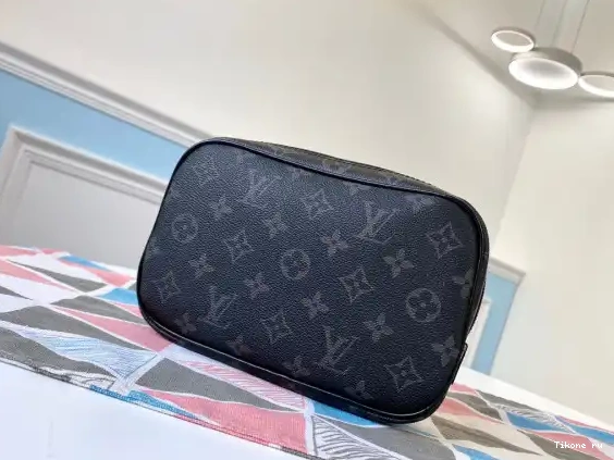 TO TOILETRY VUITTON POUCH LOUIS PM 0213