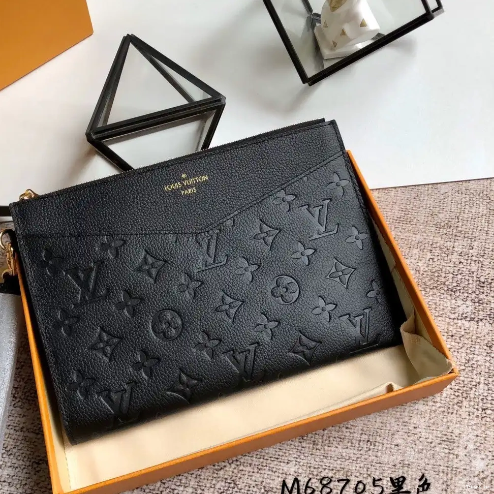 TO POCHETTE LOUIS MÉLANIE VUITTON MM 0222