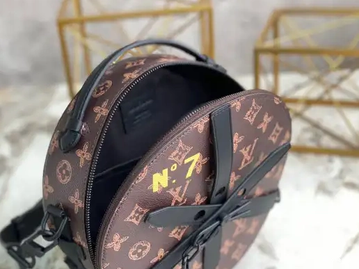 TO VUITTON LOUIS BOX WHEEL 0213