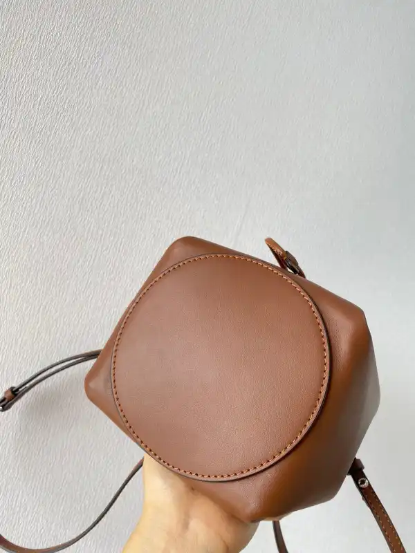 TO BURBERRY Bucket Bag 0207