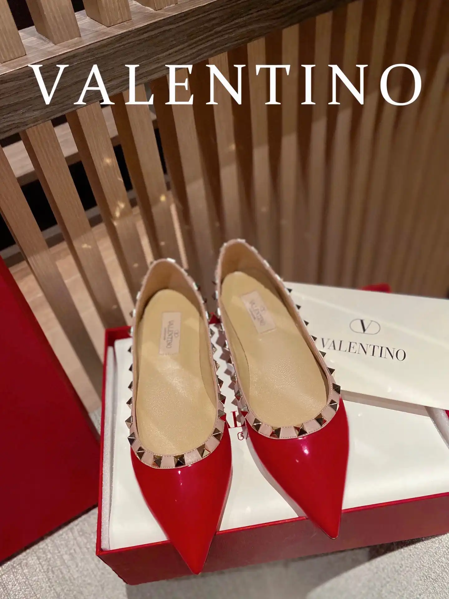 TO VALENTINO ROCKSTUD FLAT 0204