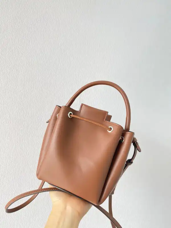 TO BURBERRY Bucket Bag 0207