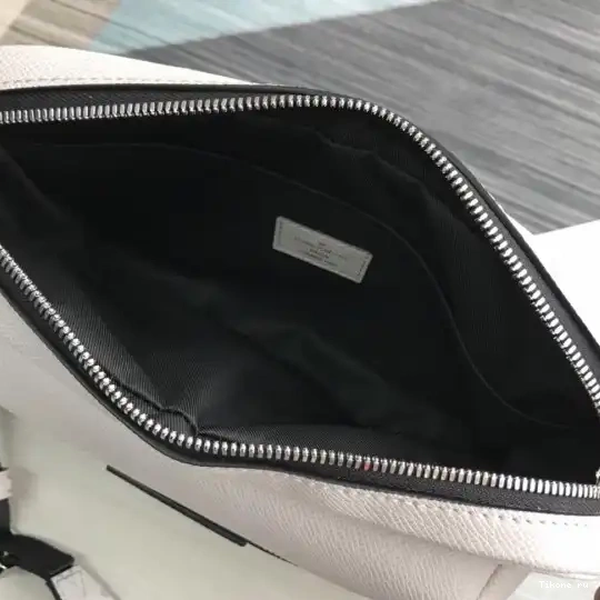 TO VUITTON LOUIS MESSENGER OUTDOOR 0224