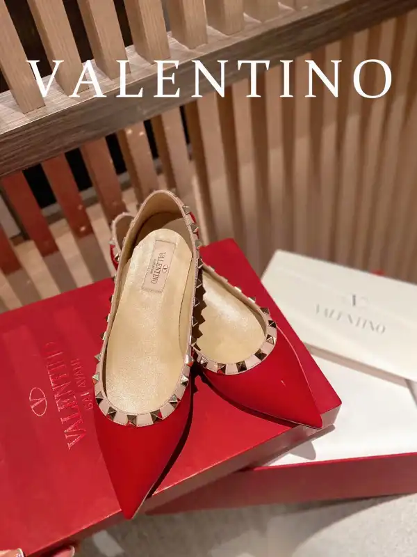 TO VALENTINO ROCKSTUD FLAT 0204