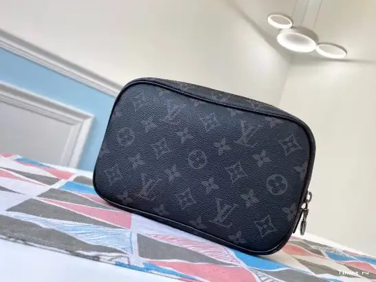 TO TOILETRY VUITTON POUCH LOUIS PM 0213