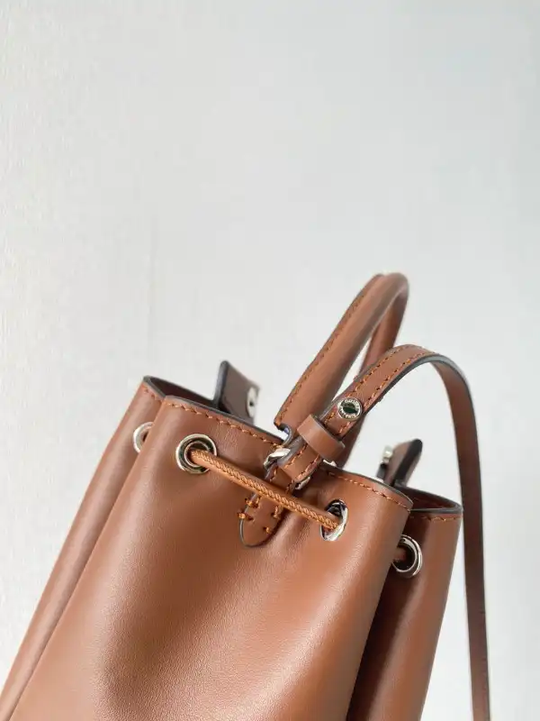 TO BURBERRY Bucket Bag 0207