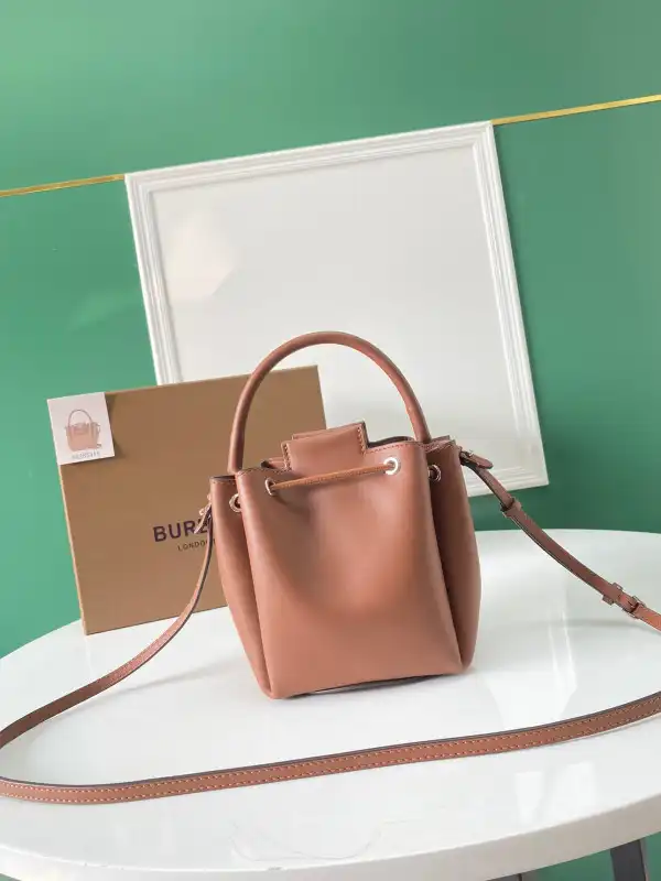 TO BURBERRY Bucket Bag 0207