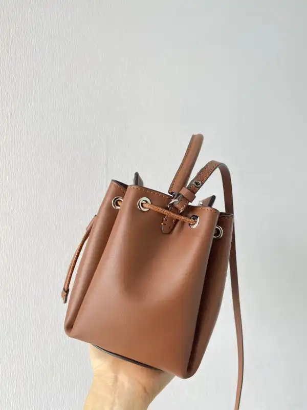 TO BURBERRY Bucket Bag 0207