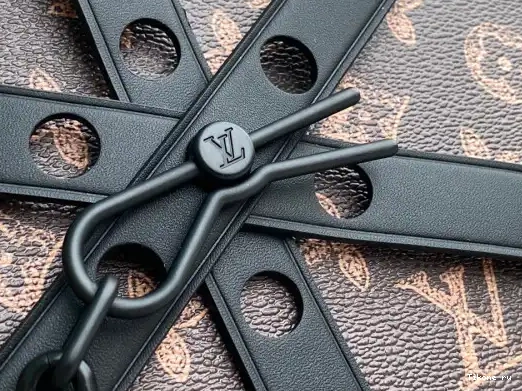 TO VUITTON LOUIS BOX WHEEL 0213