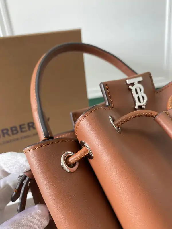 TO BURBERRY Bucket Bag 0207