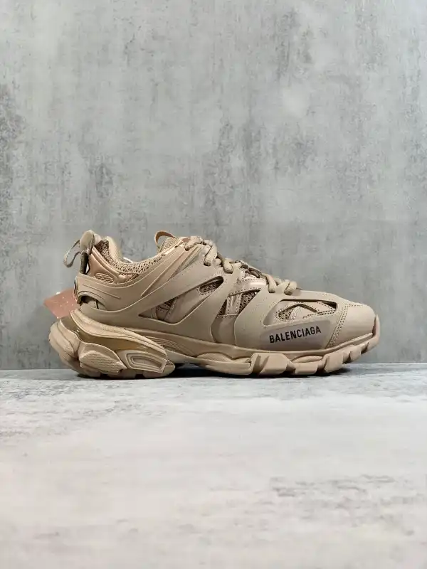 TO BALENCIAGA TRACK 0207