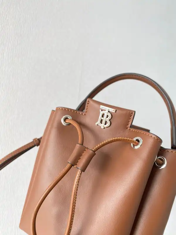 TO BURBERRY Bucket Bag 0207