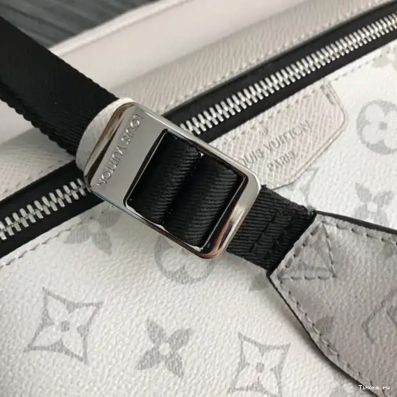 TO VUITTON LOUIS MESSENGER OUTDOOR 0224