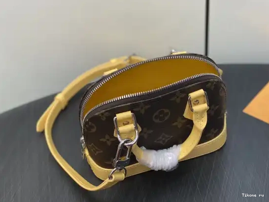 TO Nano Alma-18*12*8cm VUITTON LOUIS 0226