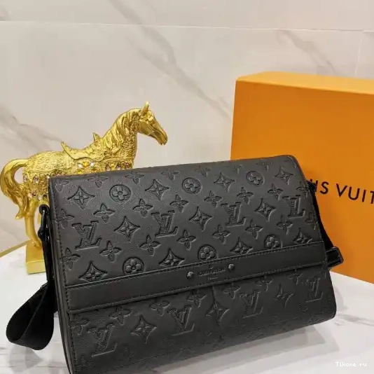 TO VUITTON LOUIS MESSENGER SPRING 0223