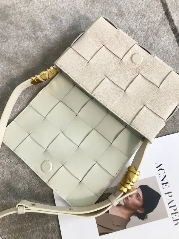 TO BOTTEGA VENETA CASSETTE 0203