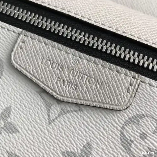 TO VUITTON LOUIS MESSENGER OUTDOOR 0224