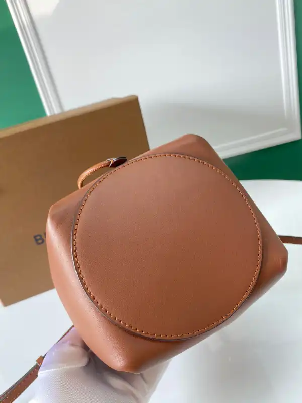 TO BURBERRY Bucket Bag 0207