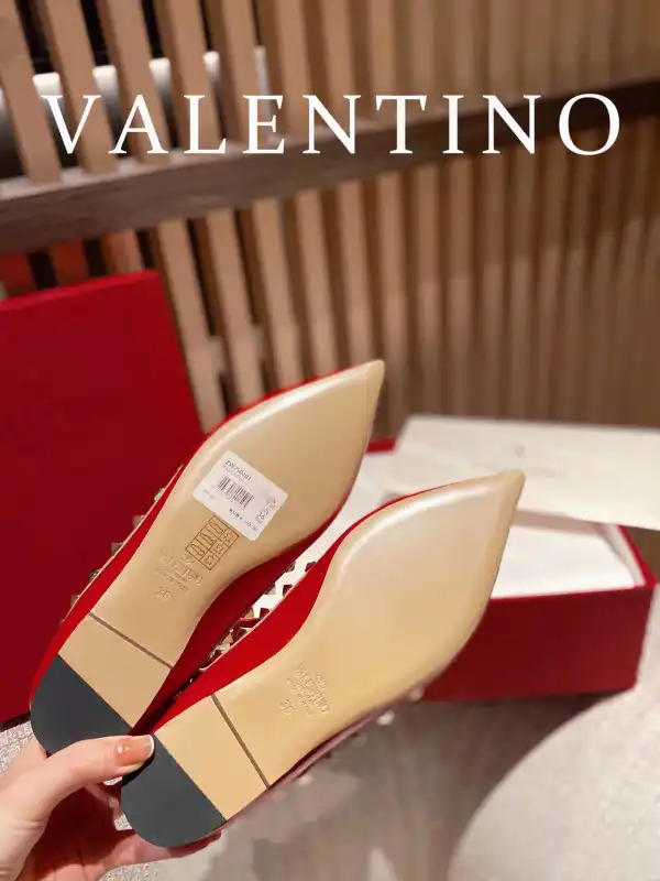 TO VALENTINO ROCKSTUD FLAT 0204