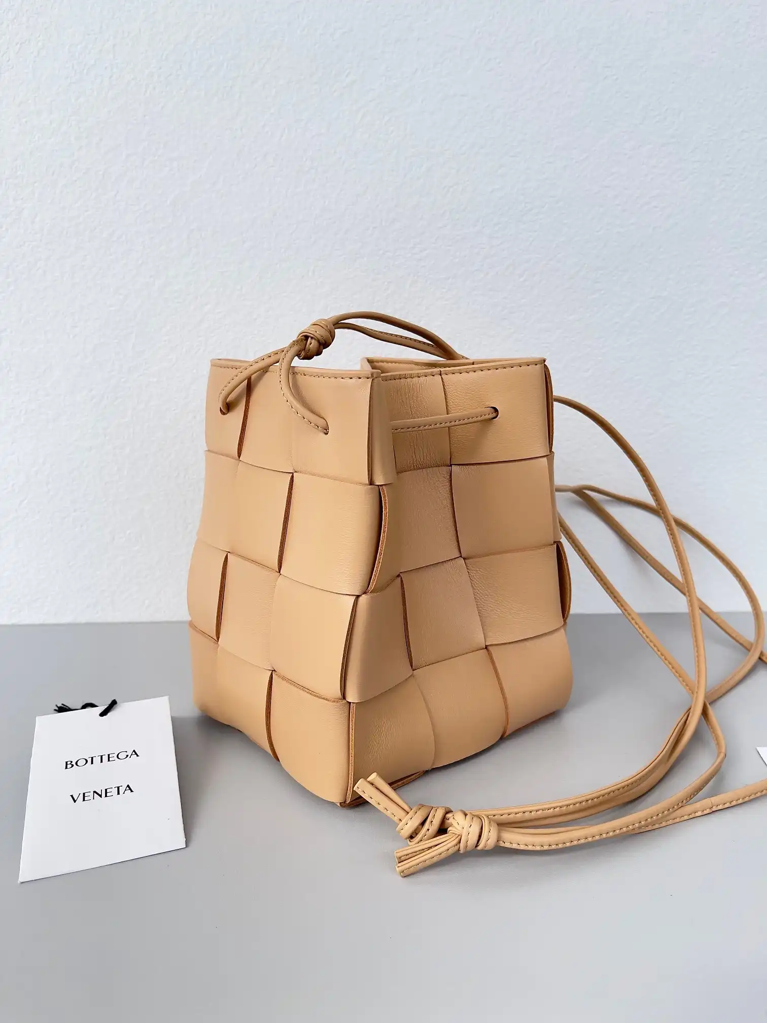 TO BOTTEGA VENETA Cassette Bucket Bag 0203