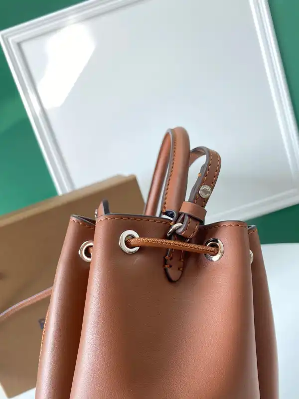 TO BURBERRY Bucket Bag 0207